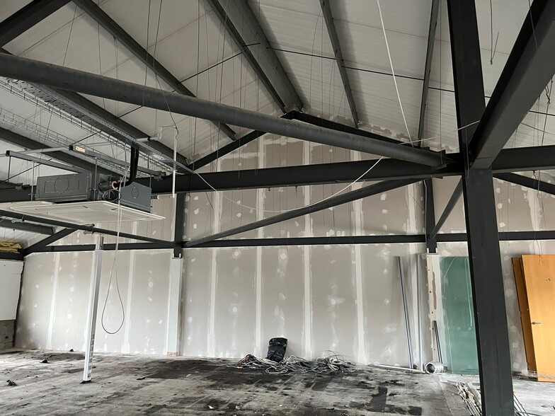 Wilkinson Rd, Cirencester for lease - Building Photo - Image 2 of 5