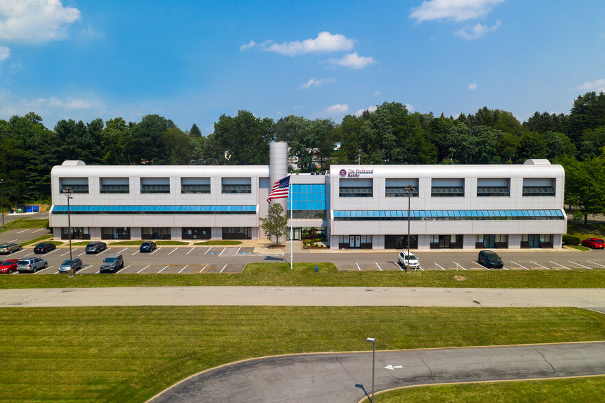 1005 Beaver Grade Rd, Coraopolis, PA for lease - Primary Photo - Image 1 of 12