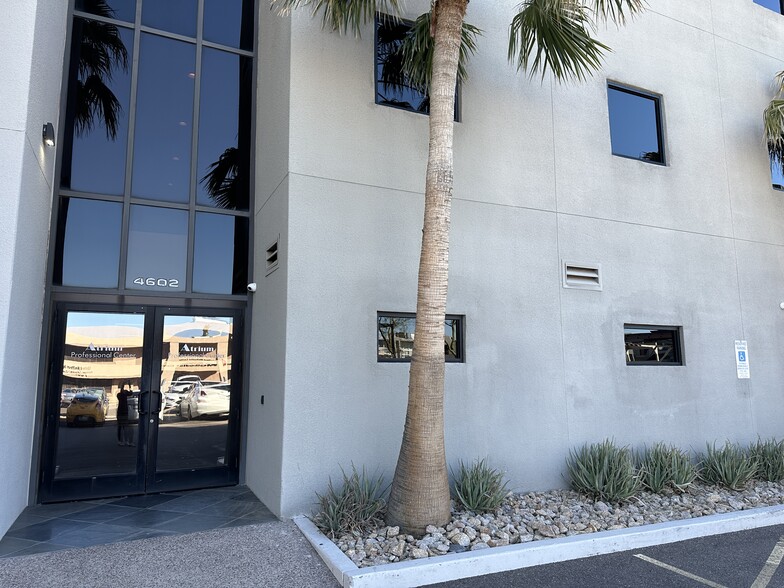 4602 N 16th St, Phoenix, AZ for lease - Building Photo - Image 3 of 6