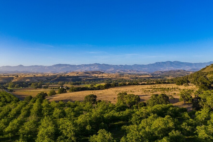4000 Via Rancheros Rd, Santa Ynez, CA for sale - Building Photo - Image 3 of 15