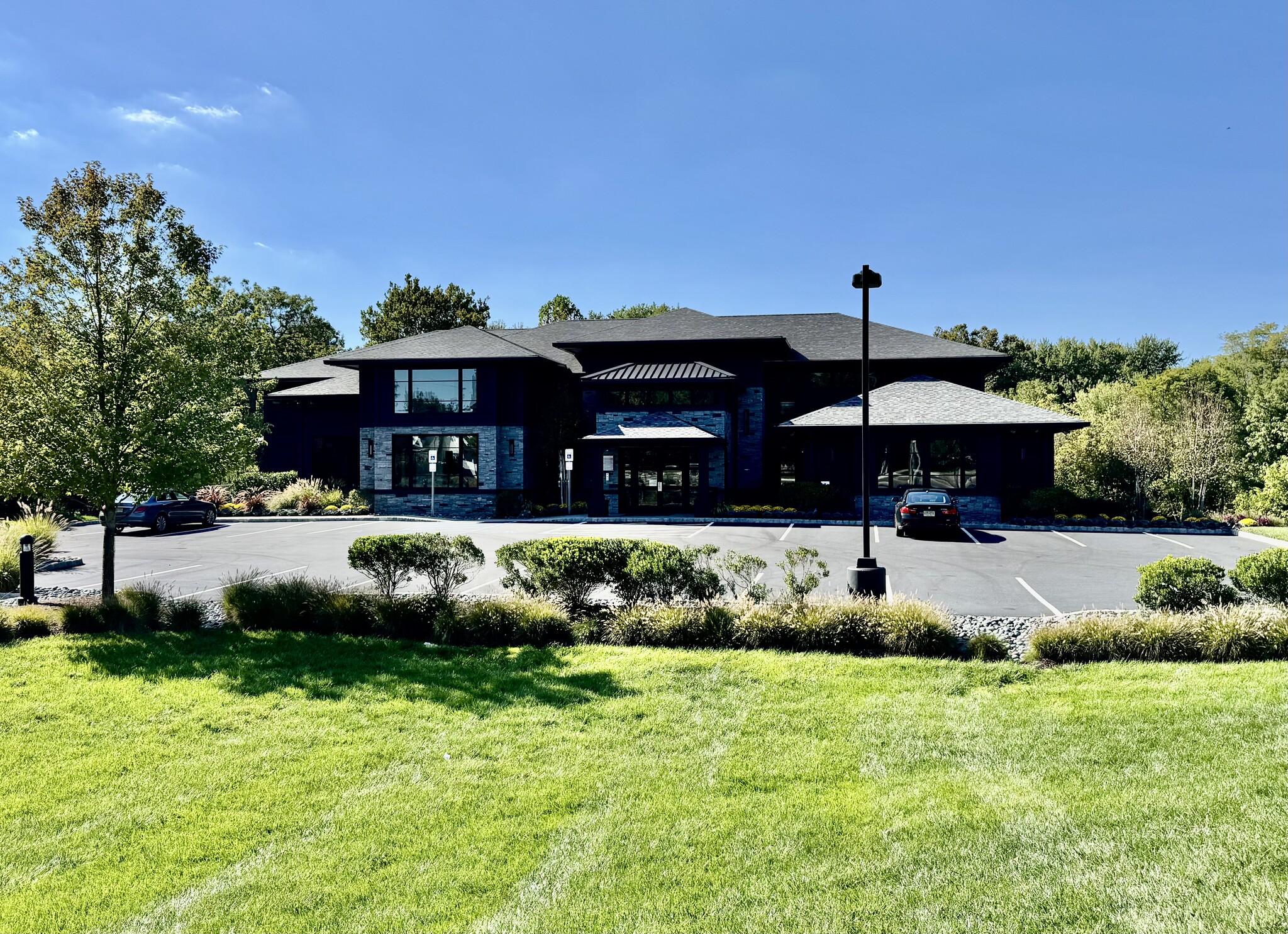 240 Paramus Rd, Ridgewood, NJ for lease Primary Photo- Image 1 of 6