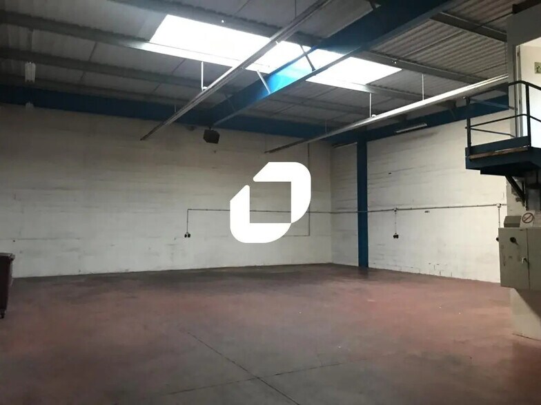 Office in Noisiel for lease - Interior Photo - Image 3 of 6