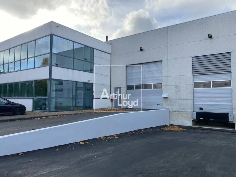 Flex in Chilly-Mazarin for lease - Building Photo - Image 1 of 6