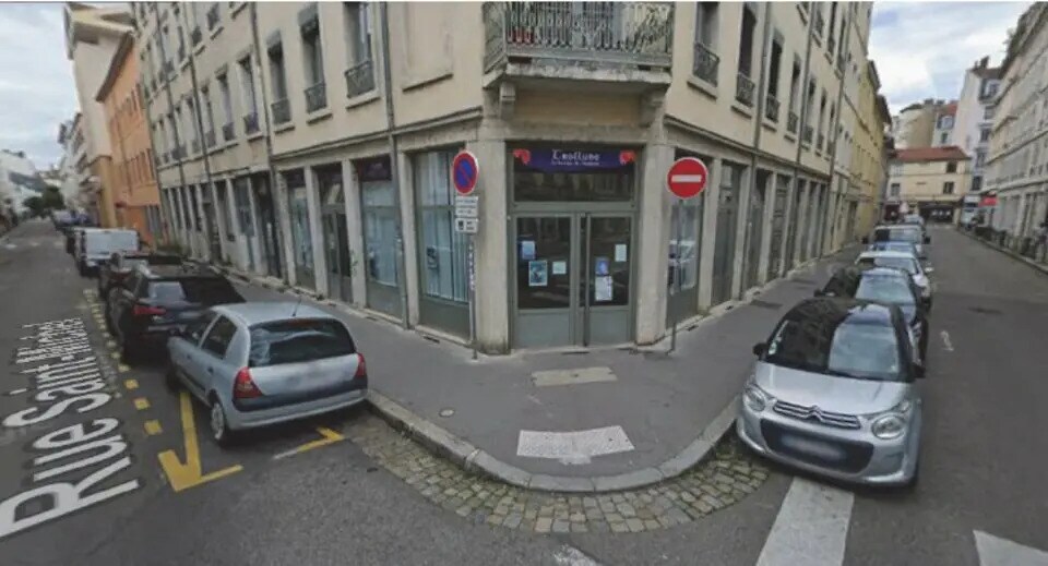 Retail in Lyon for lease Building Photo- Image 1 of 2