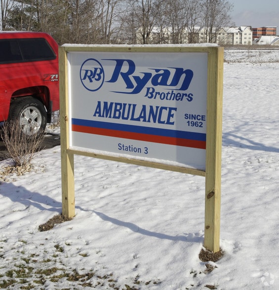 8494 Market St, Middleton, WI for sale - Building Photo - Image 2 of 4