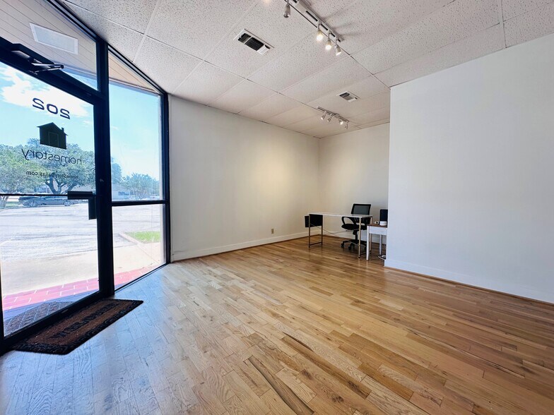 11857 Judd Ct, Dallas, TX for lease - Interior Photo - Image 3 of 7