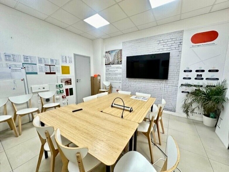 Office in Paris for lease - Building Photo - Image 3 of 10