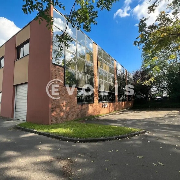 Flex in Montreuil for sale - Building Photo - Image 1 of 10