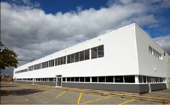 2995-2999 Boul Le Corbusier, Laval QC - Warehouse