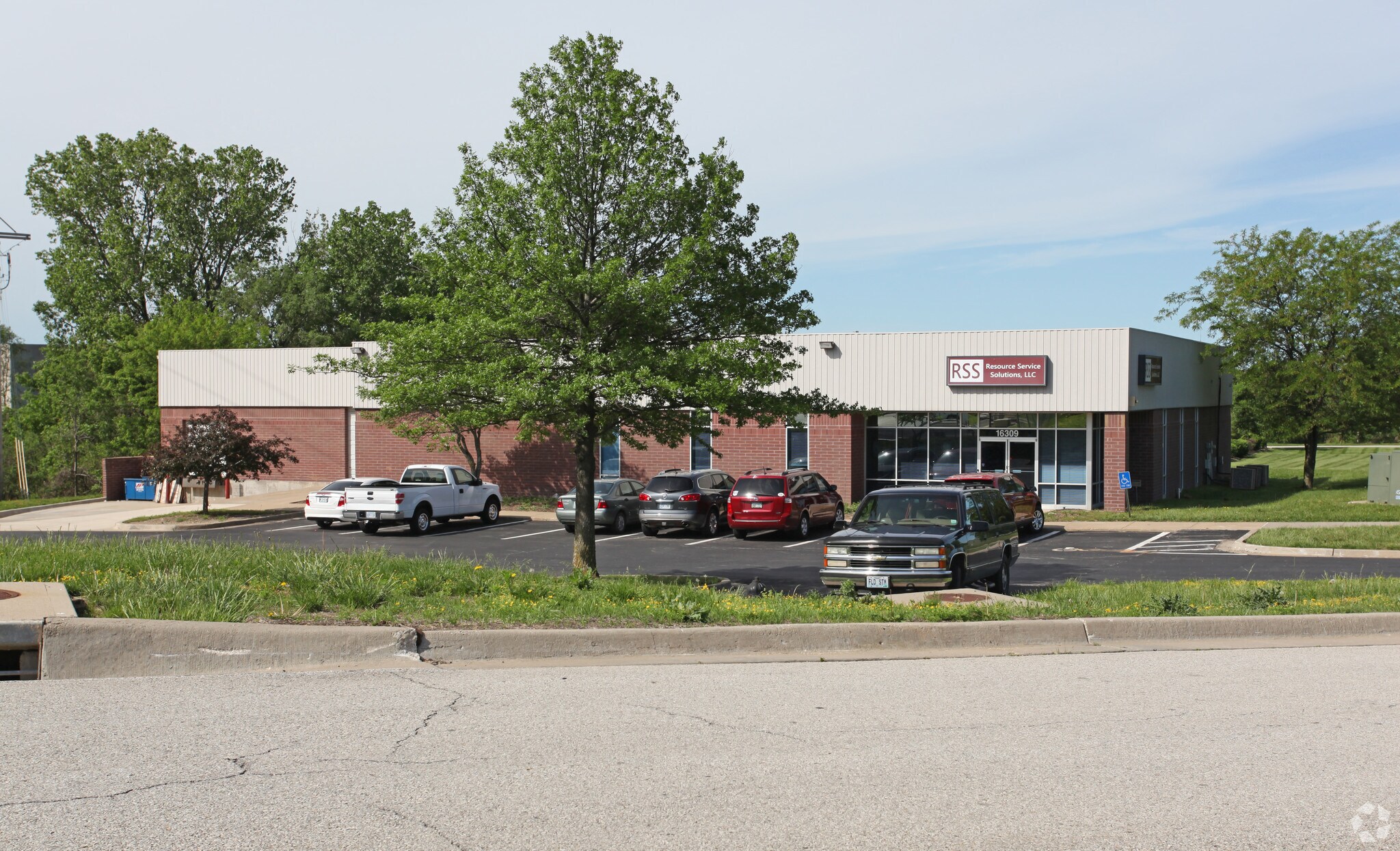 16309 W 108th Cir, Lenexa, KS for sale Primary Photo- Image 1 of 1