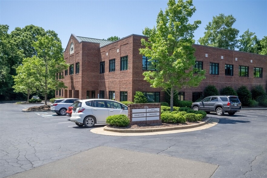 Franklin Park portfolio of 2 properties for sale on LoopNet.com - Building Photo - Image 3 of 18