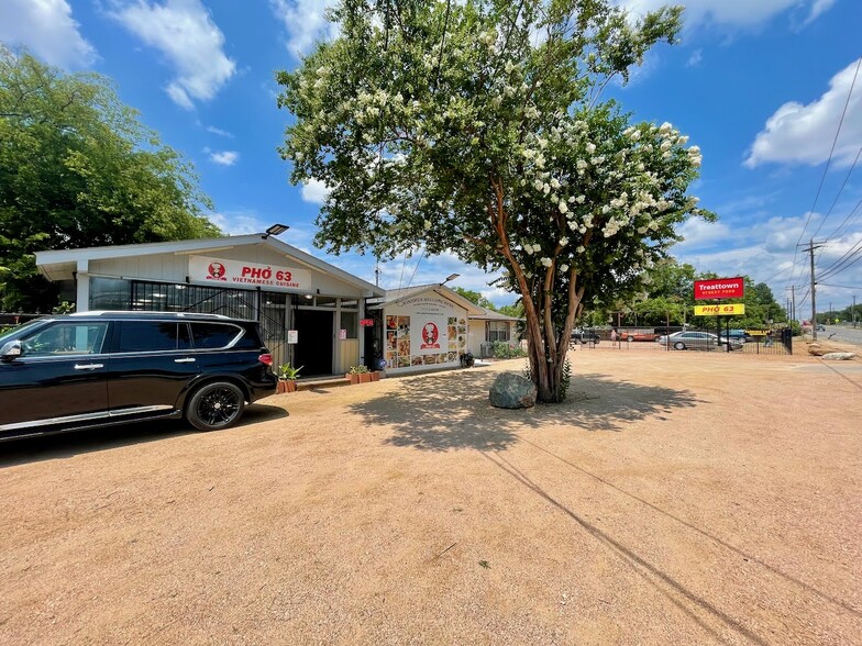 907 Kramer Ln, Austin, TX for lease - Primary Photo - Image 1 of 22