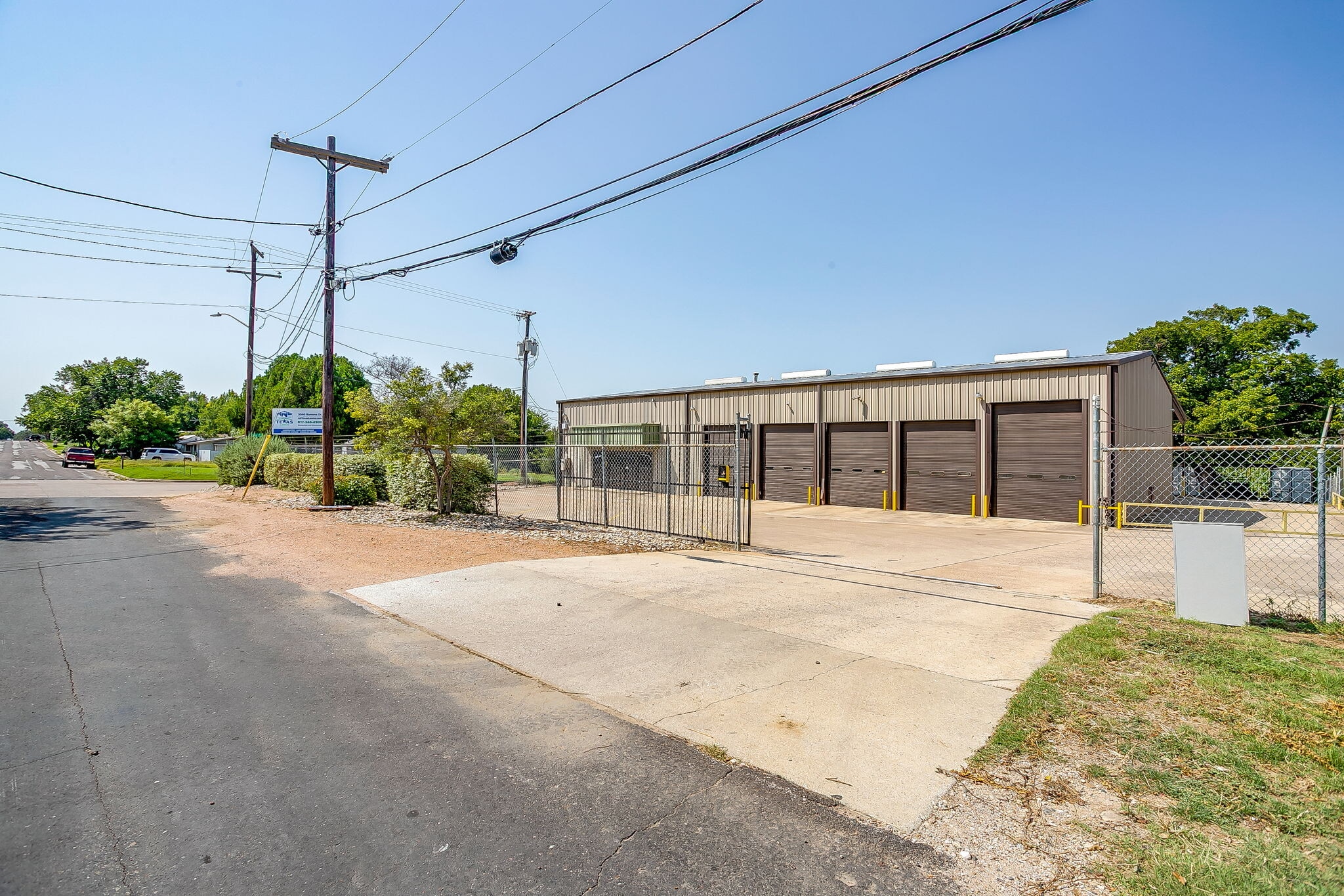 3040 Ramona Dr, Fort Worth, TX for lease Building Photo- Image 1 of 45