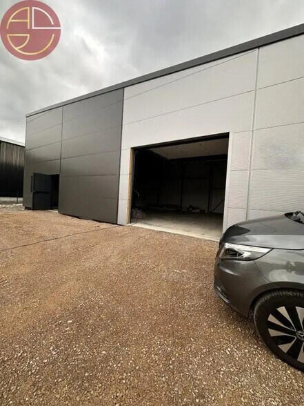 Industrial in Rouffiac-Tolosan for lease - Building Photo - Image 2 of 6