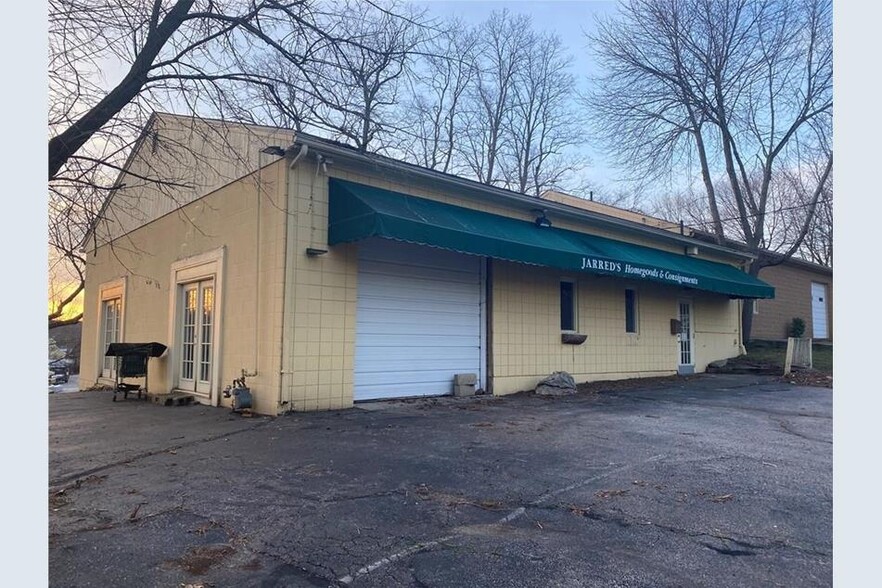 51 Colonial Ave, Warwick, RI for sale - Primary Photo - Image 1 of 1