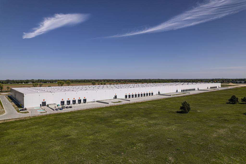  for lease Primary Photo- Image 1 of 2