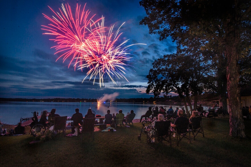 Two Motels/Ice Cream Shop in Central MN! portfolio of 2 properties for sale on LoopNet.com - Building Photo - Image 1 of 15