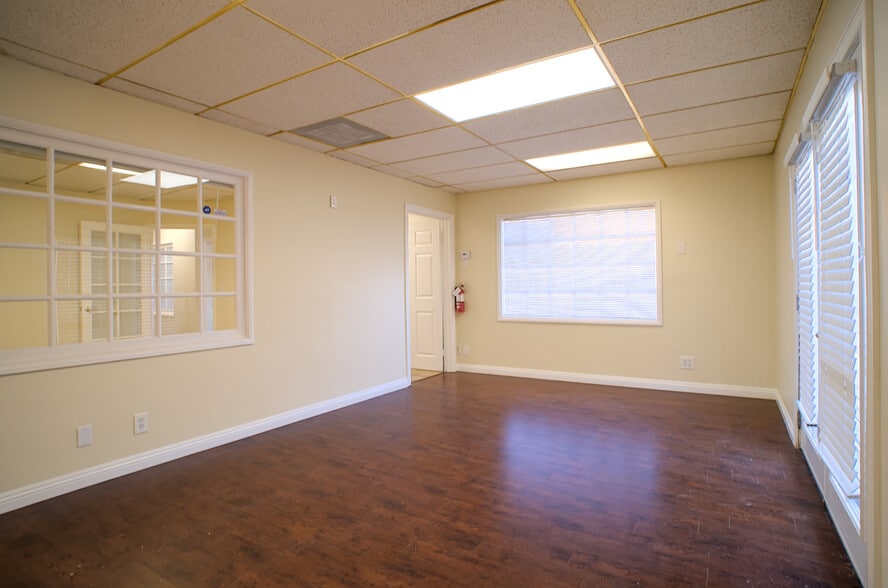 300 N Tustin Ave, Santa Ana, CA for lease - Building Photo - Image 3 of 13