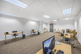 125 Maiden Ln, New York, NY for lease Building Photo- Image 2 of 10