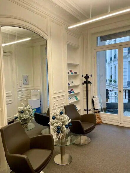 Office in Paris for lease - Interior Photo - Image 2 of 9