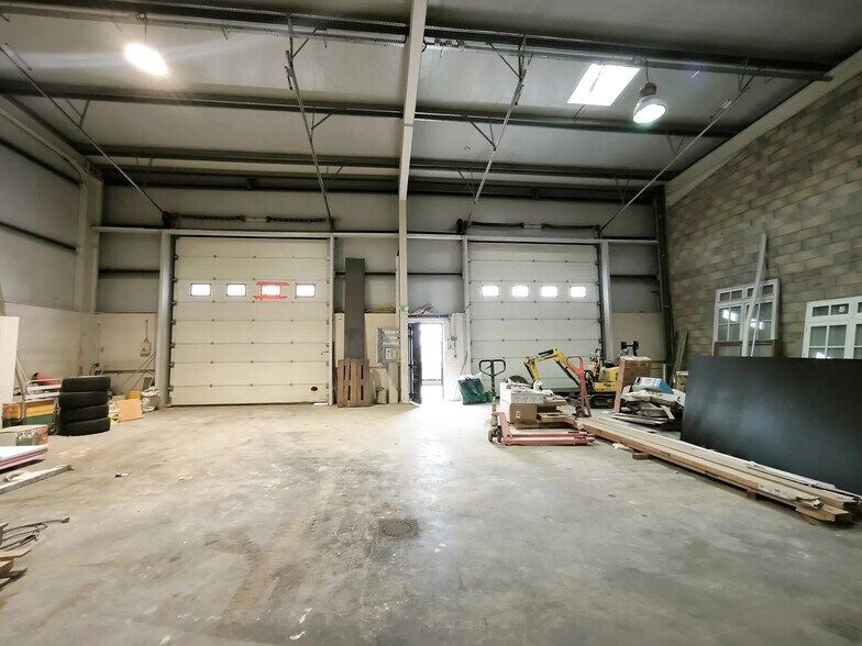 Flex in Montmorency for lease - Interior Photo - Image 2 of 6