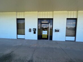 5 National Dr, Windsor Locks, CT for lease Building Photo- Image 2 of 9