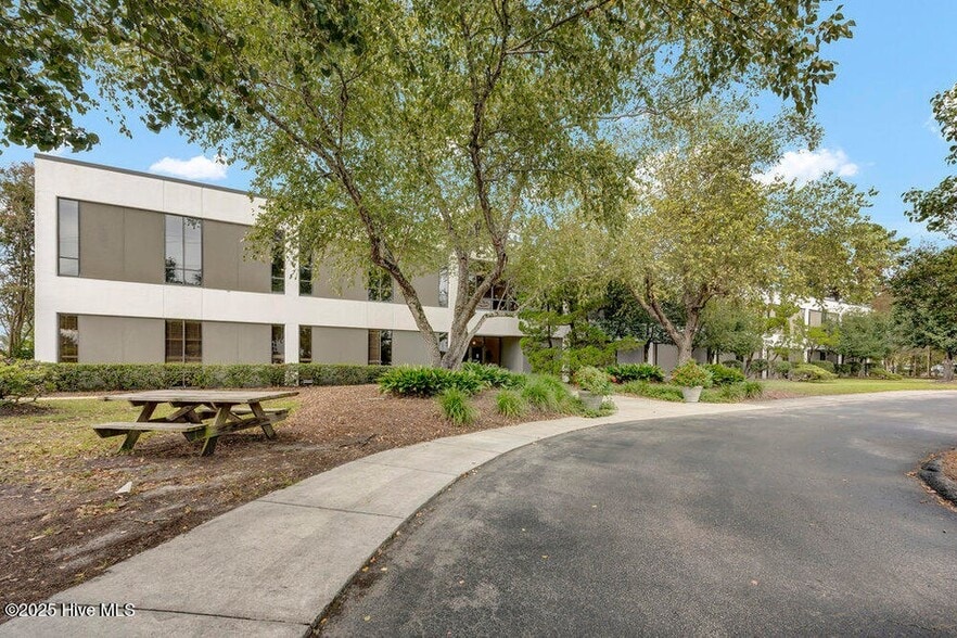 5041 New Centre Dr, Wilmington, NC for sale - Building Photo - Image 1 of 20