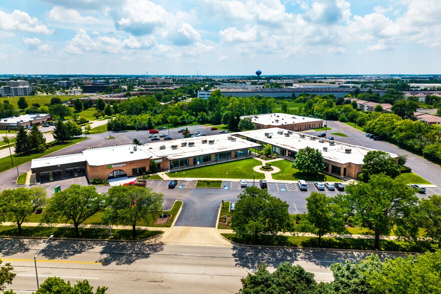 391 Quadrangle Dr, Bolingbrook, IL for lease - Building Photo - Image 1 of 24