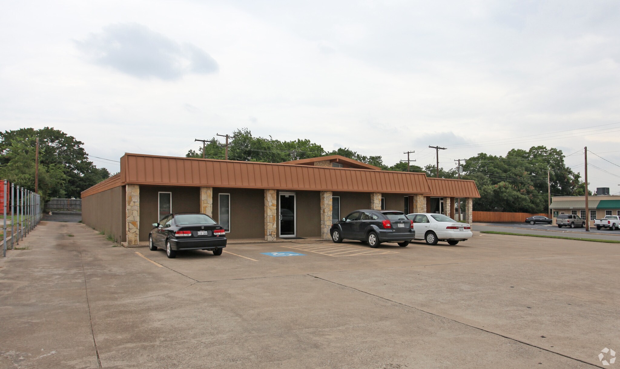 200-204 W Bedford Euless Rd, Hurst, TX for lease Building Photo- Image 1 of 6