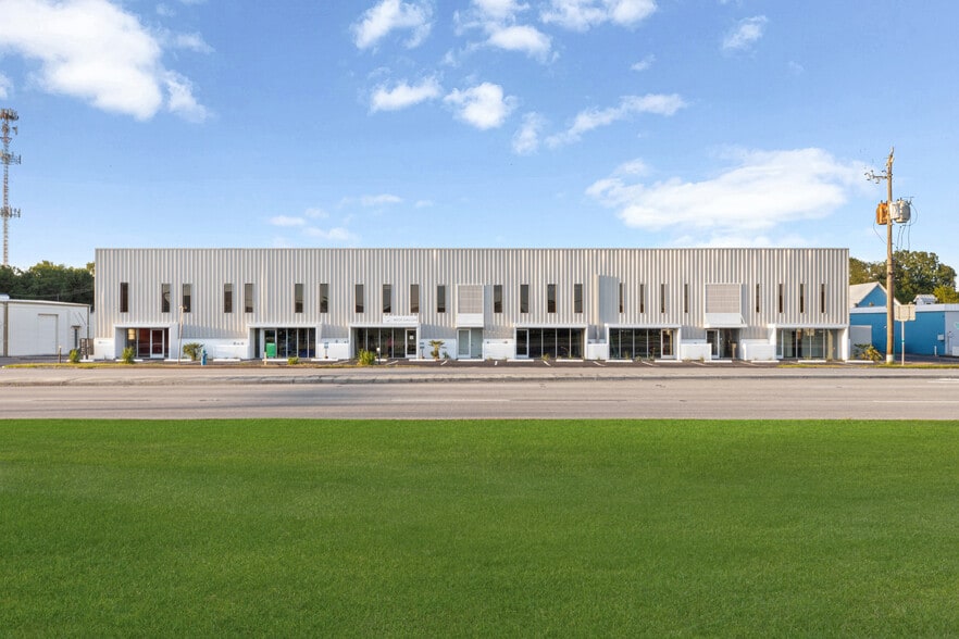 1331 E Broadway St, Pearland, TX for lease - Primary Photo - Image 3 of 11