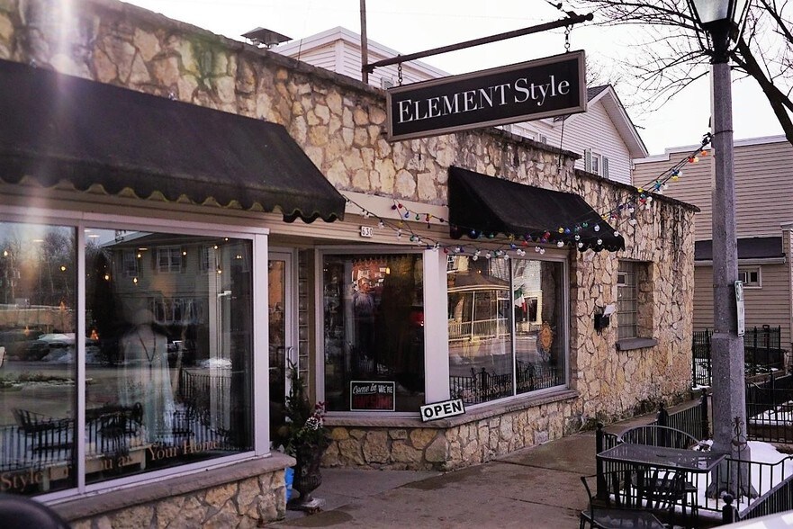 630 Milwaukee St, Delafield, WI for sale - Building Photo - Image 1 of 1