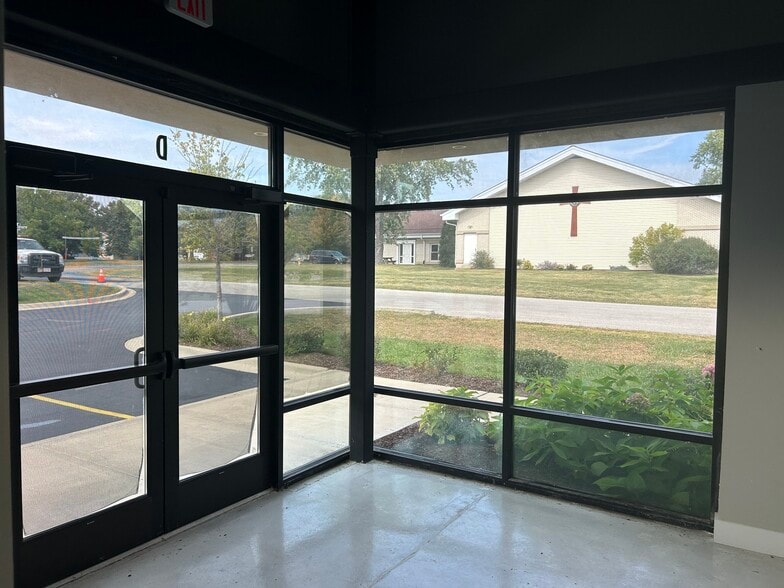 231 N Bolingbrook Dr, Bolingbrook, IL for lease - Interior Photo - Image 3 of 6