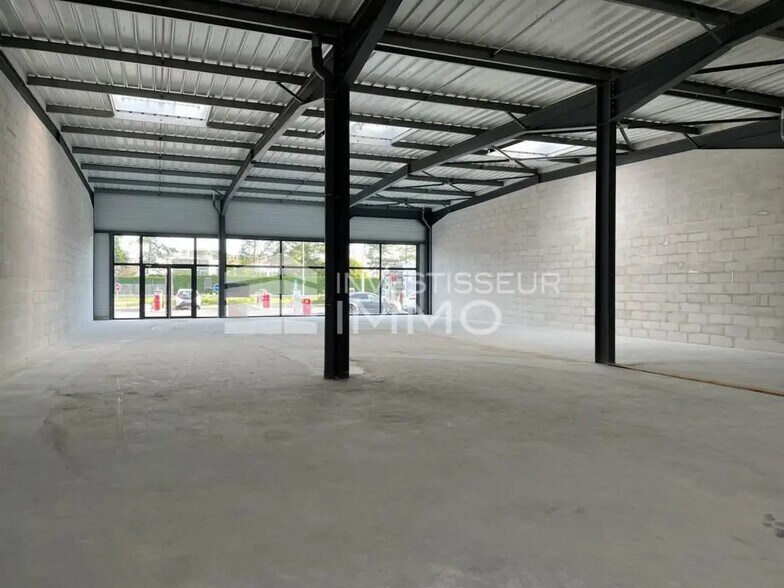 Retail in Compiègne for lease - Interior Photo - Image 1 of 6