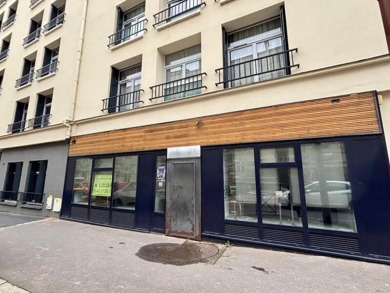 Retail in Versailles for lease Building Photo- Image 1 of 9