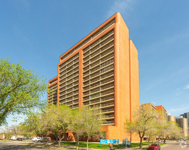 10531 90th St NW, Edmonton, AB for lease - Building Photo - Image 2 of 4