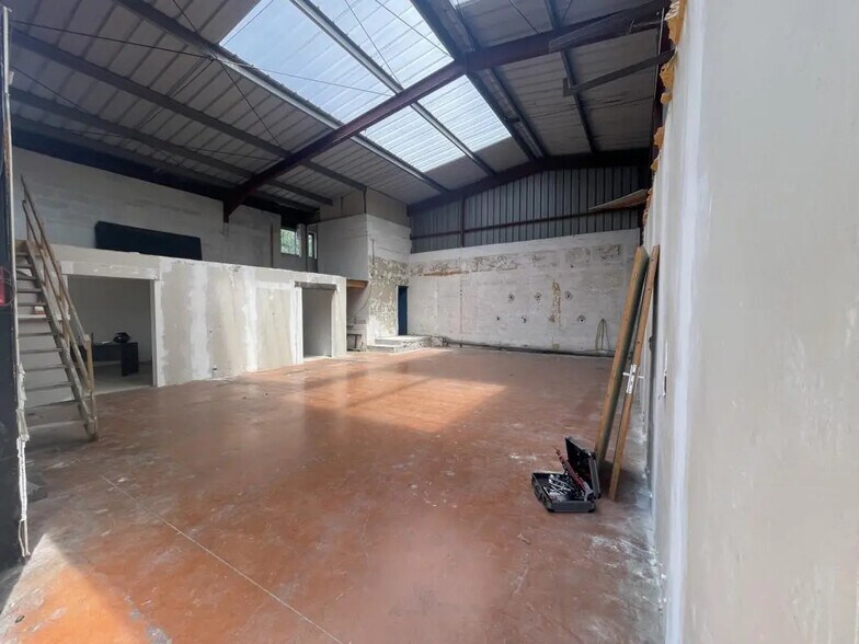 Industrial in Fréjus for lease - Interior Photo - Image 3 of 5