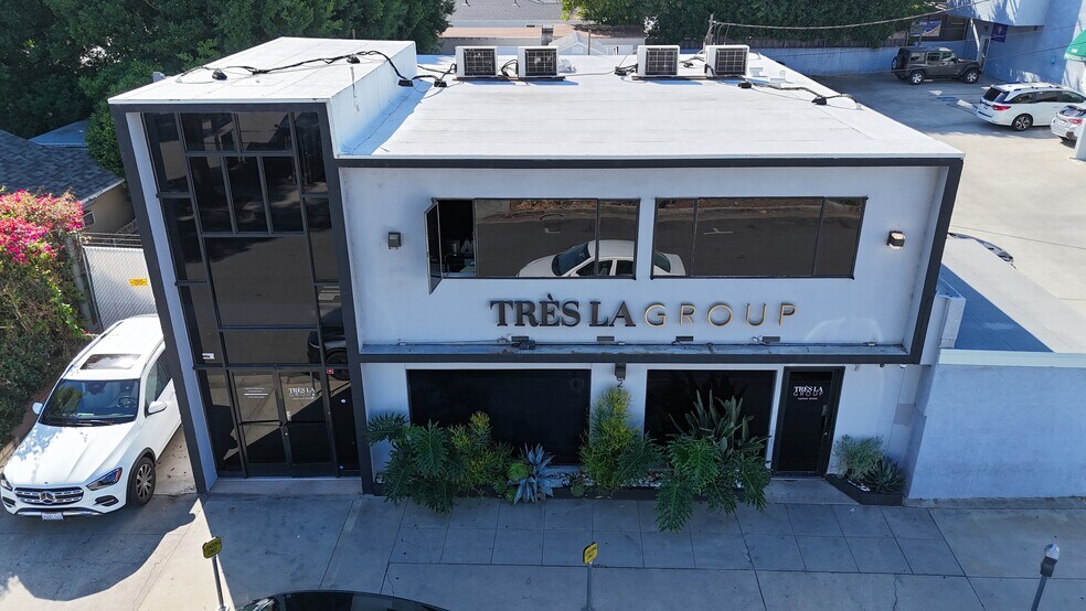 21926 Costanso St, Woodland Hills, CA for lease - Building Photo - Image 2 of 6