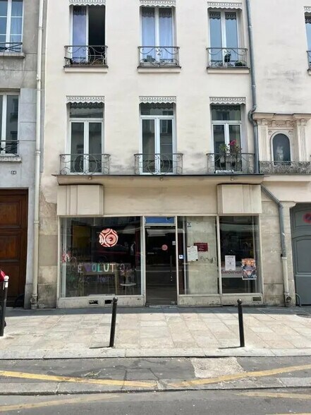 Retail in Paris for lease - Building Photo - Image 3 of 4