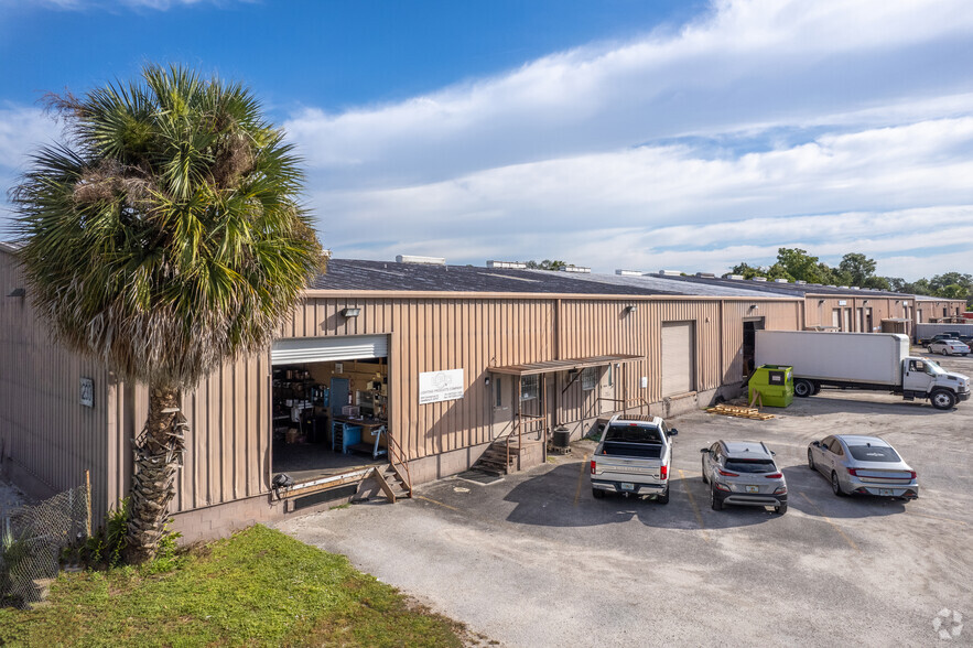 325-395 Commercial St, Casselberry, FL for lease - Primary Photo - Image 3 of 3