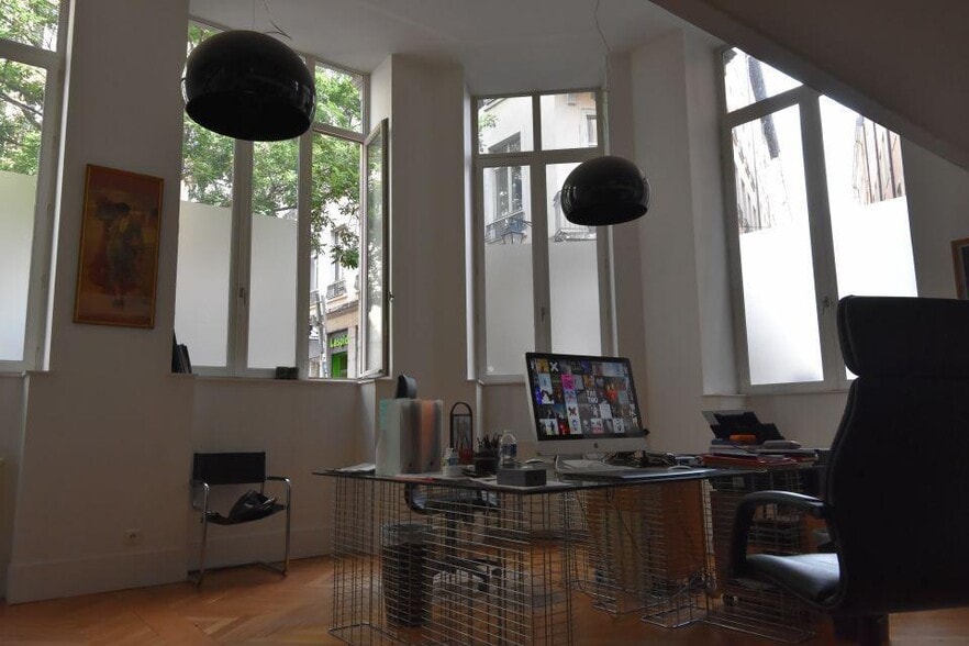 Office in Lyon for lease - Interior Photo - Image 3 of 5