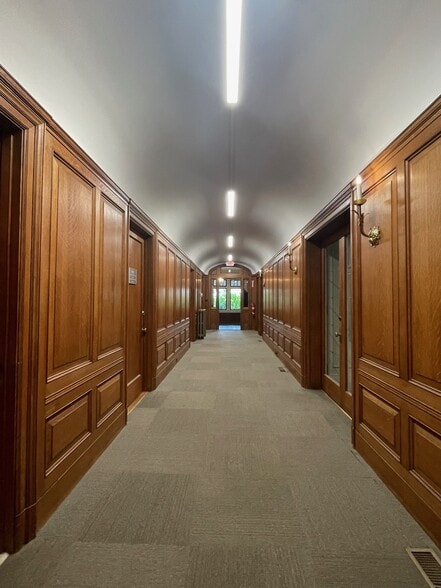 720 Hopmeadow St, Simsbury, CT for sale - Interior Photo - Image 3 of 7