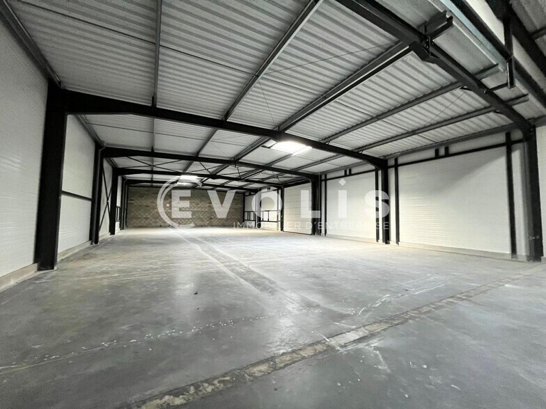 Flex in Bassens for lease - Interior Photo - Image 2 of 11