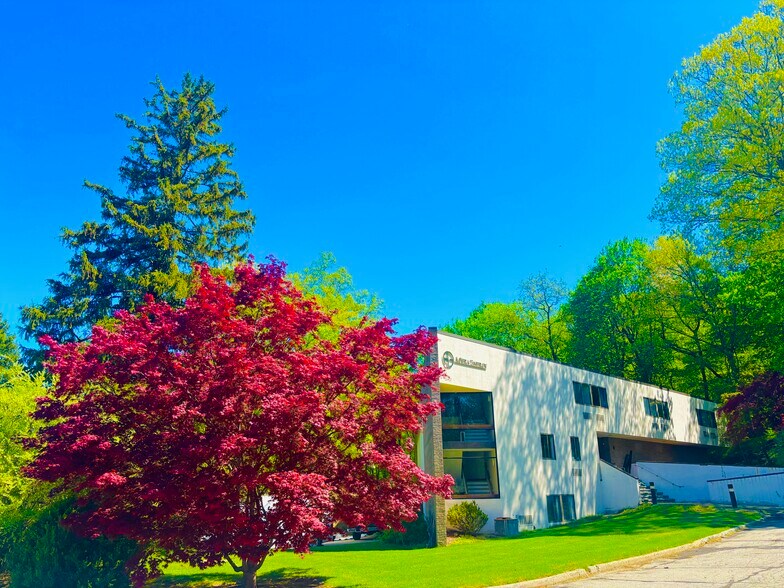 555 Pleasantville Rd, Briarcliff Manor Village, NY for lease - Building Photo - Image 1 of 5