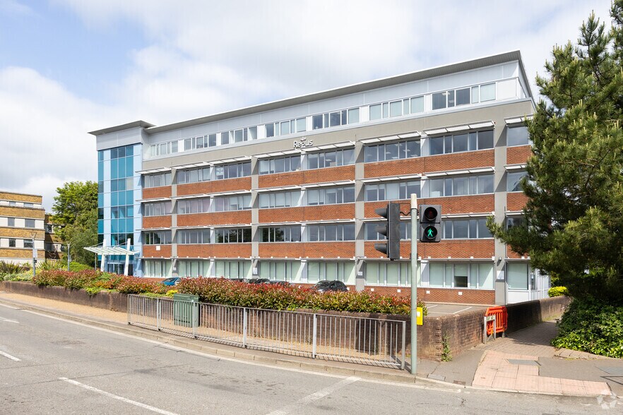 Station Way, Crawley for lease - Building Photo - Image 3 of 3