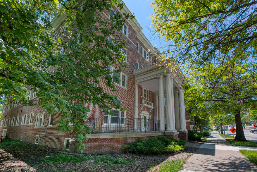 409-411 E Armour Blvd, Kansas City, MO for sale - Building Photo - Image 1 of 1