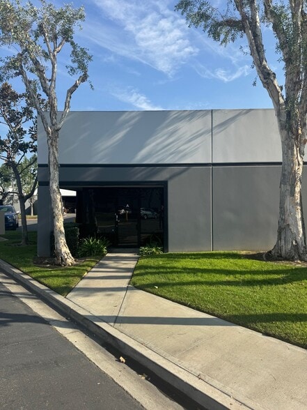 12015 Slauson Ave, Santa Fe Springs, CA for lease - Building Photo - Image 1 of 4