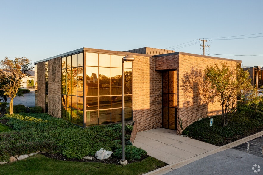 800 Roosevelt Rd, Glen Ellyn, IL for lease - Building Photo - Image 3 of 10