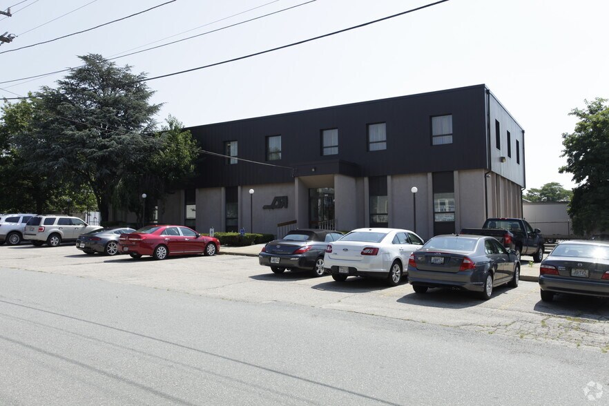 125 Carlsbad St, Cranston, RI for sale - Building Photo - Image 1 of 1