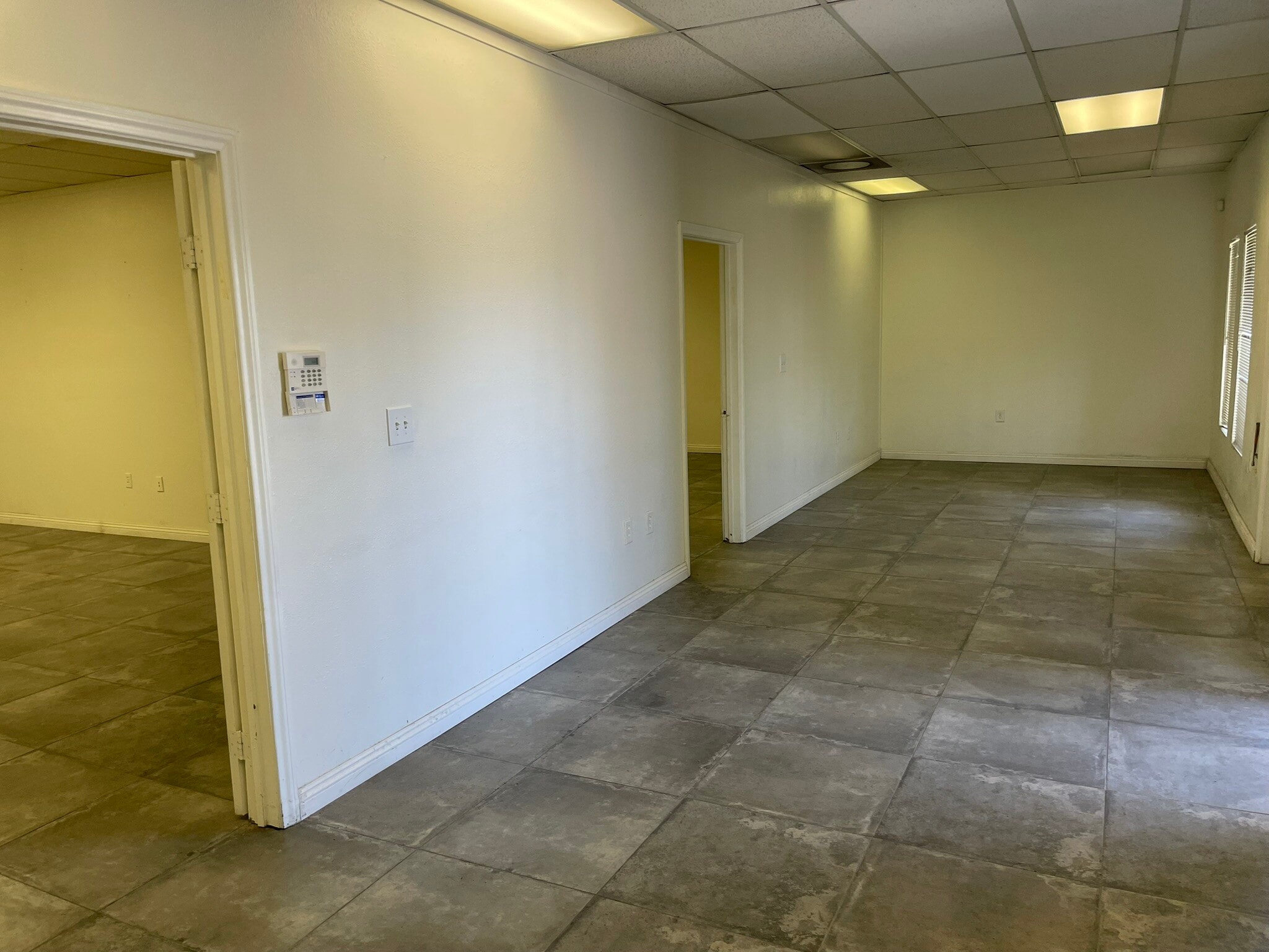 2420-2570 E Desert Inn Rd, Las Vegas, NV for lease Interior Photo- Image 1 of 12