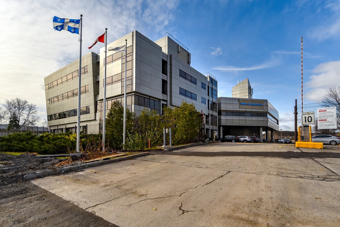 1441 Rue Carrie-Derick, Montréal, QC for sale Primary Photo- Image 1 of 1